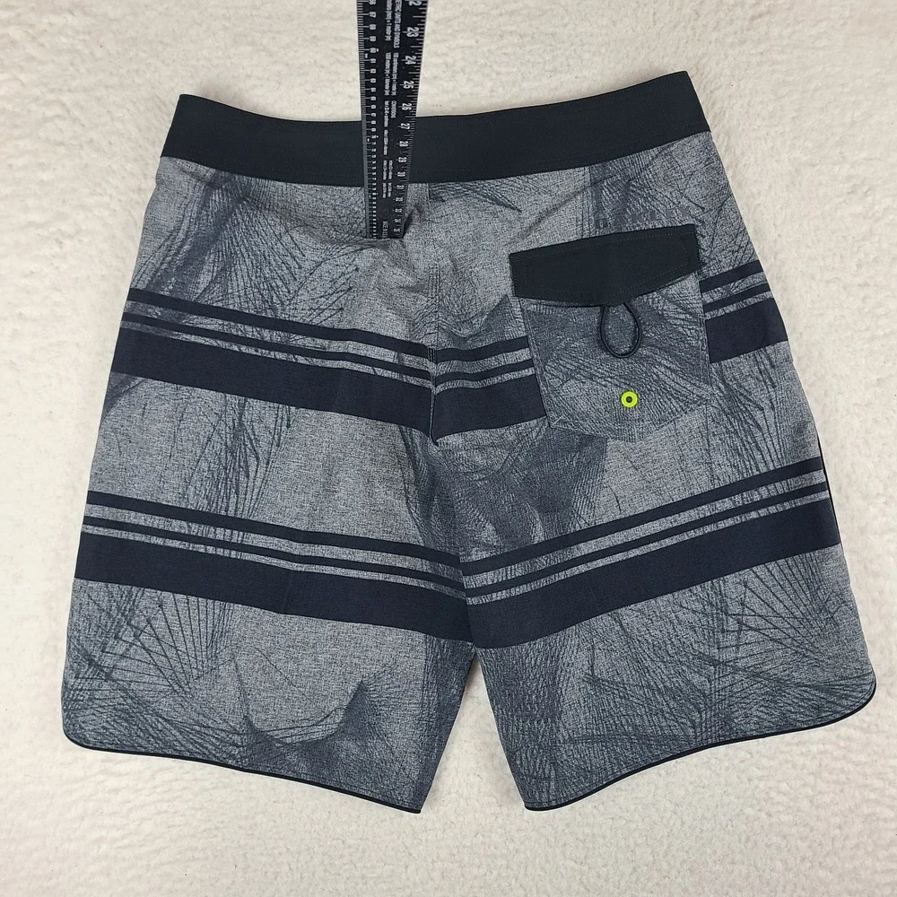 Oakley Board Shorts Men 31 Blue Striped Tailored Fit 10
